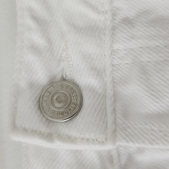 We the Free Distressed Mini jeans shorts in white Size 27 - Picture 6 of 10